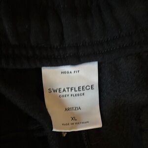 Aritzia Black Sweatfleece Joggers